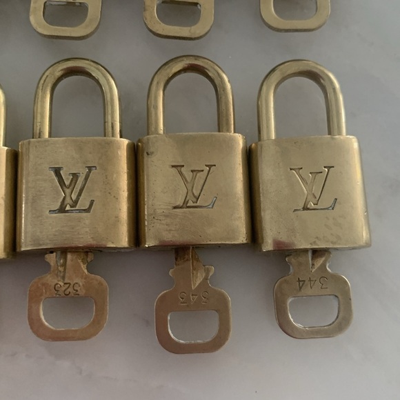 🔐 1 Louis Vuitton LV Padlock Lock + Key Set  for Luggage or Necklace - Picture 9 of 11